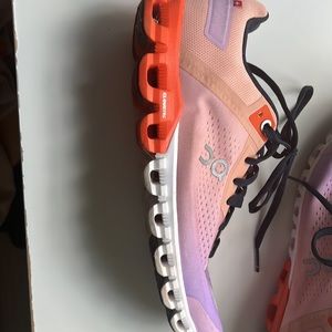 On Cloud Womens Size 8